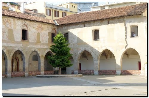 Santa Maria Incoronata, il chiostro grande