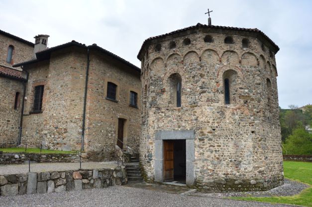 Basilica di Agliate- battistero